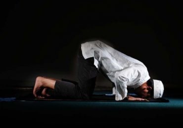Perbaikilah Sujud Anda Karena Itulah Keadaan Paling Dekat Dengan Allah
