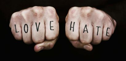 Apakah Saya Muslim yang Membela Rasulullah shallallahu alaihi wasallam atau Menghinanya?