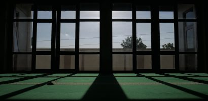 Shalat Tapi Masih Maksiat